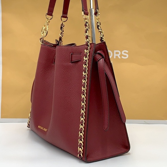 MICHAEL KORS
MINA LARGE BELTED CHAIN SHOULDER BAG DARK CHERRY COLOR - Picture 12 of 16